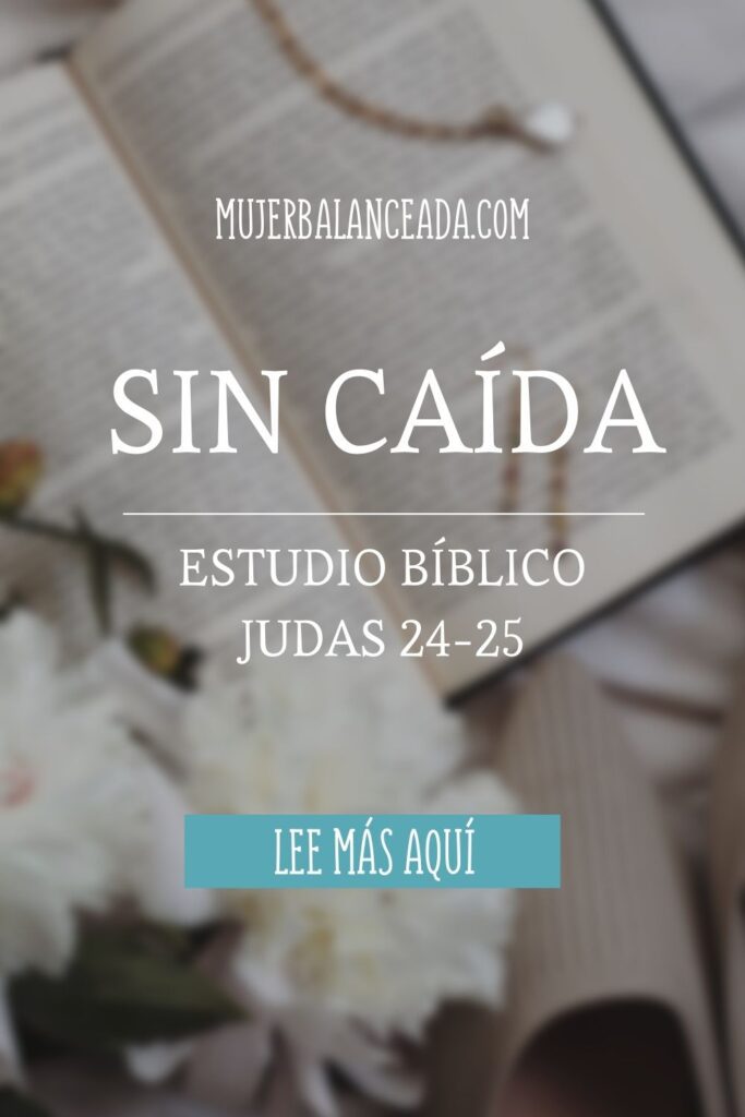 Libro abierto y flores con el título Sin Caída Judas 24-25